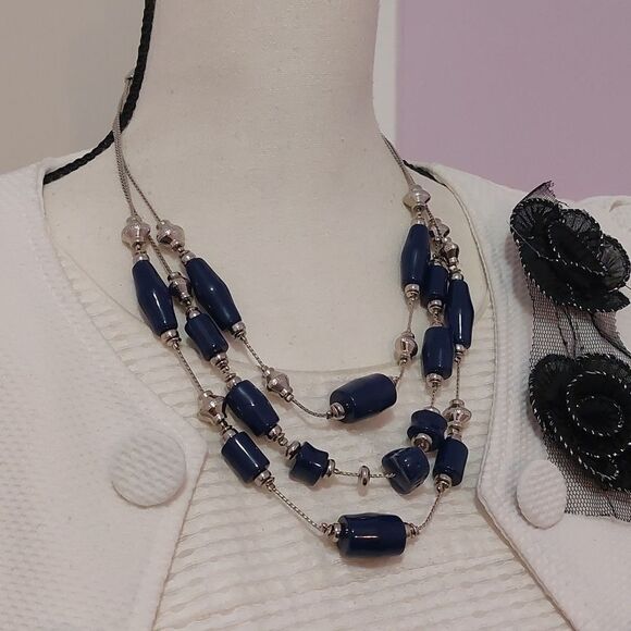 Vintage 1946 Triple Strands Layered Necklace Blue Cylinder Beads Silver Tone - Picture 2 of 7